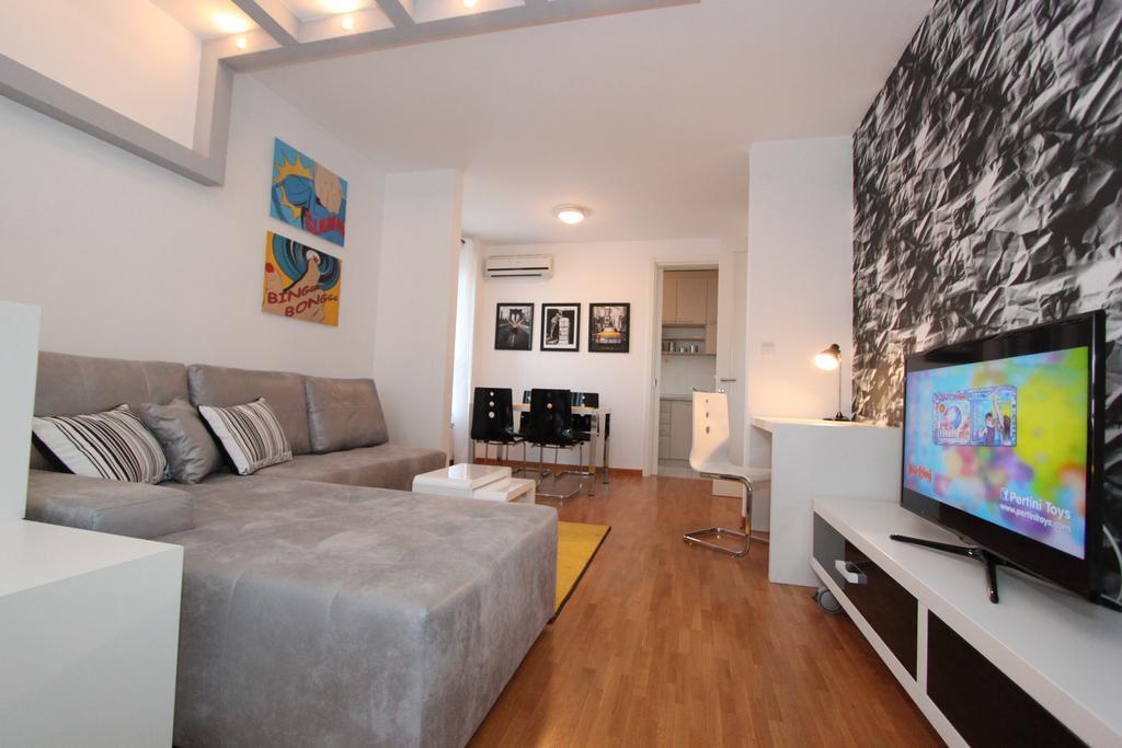 New Belgrade Apartment Neven, Parking 5 Evra Dan ภายนอก รูปภาพ